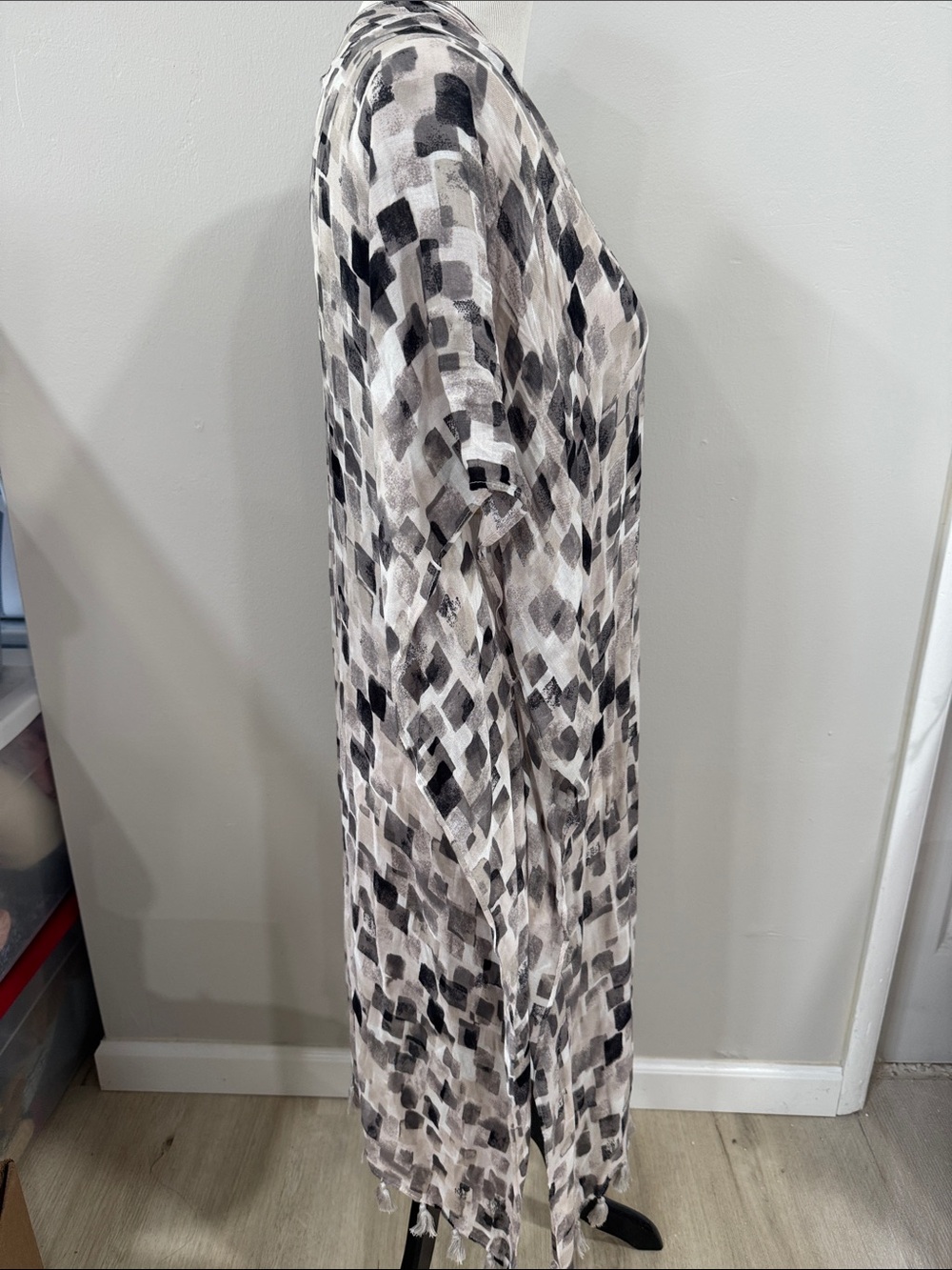 Nordstrom neutral toned Printed Lightweight long line open kimono cardigan - Picture 3 of 7